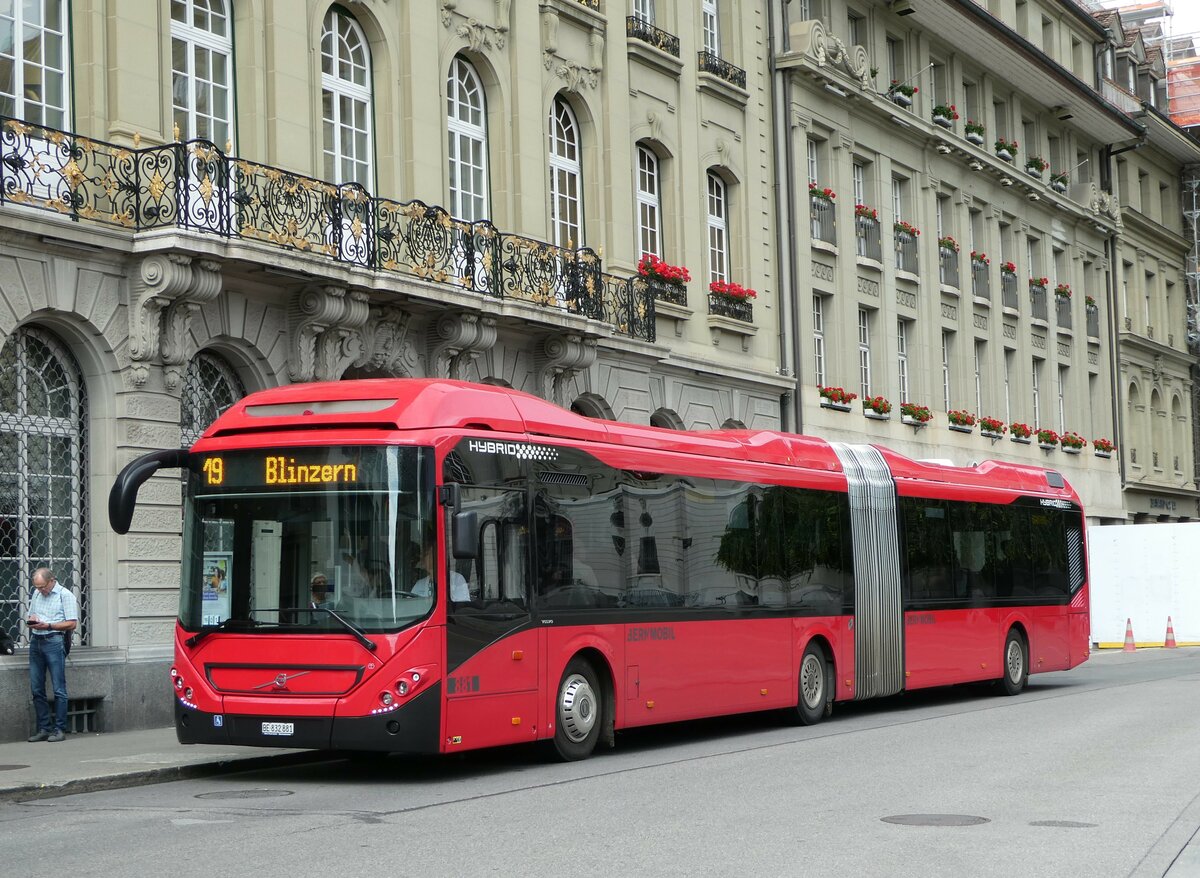 (252'936) - Bernmobil, Bern - Nr. 881/BE 832'881 - Volvo am 24. Juli 2023 in Bern, Bundesplatz