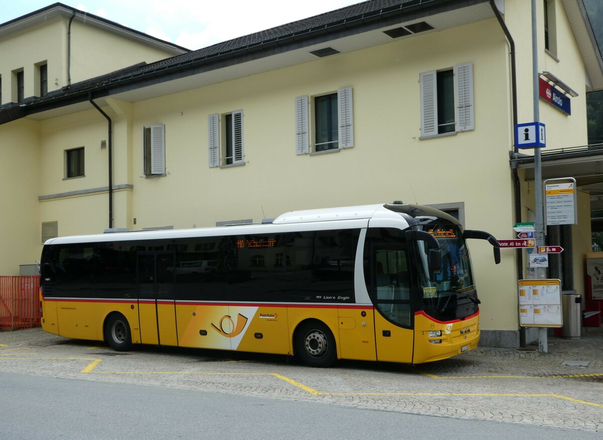 (253'018) - PostAuto Bern - Nr. 71/BE 412'071/PID 11'071 - MAN (ex PostAuto Zentralschweiz Nr. 20; ex Dillier, Sarnen Nr. 20) am 25. Juli 2023 beim Bahnhof Airolo