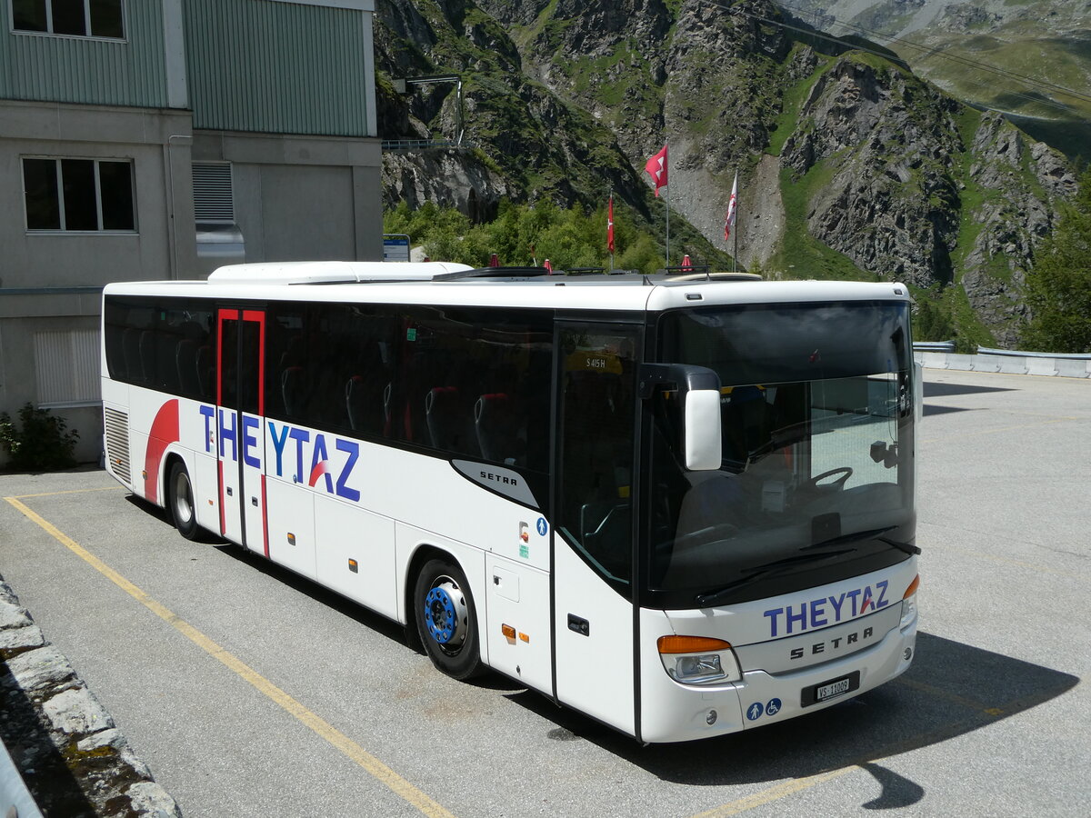 (253'219) - Theytaz, Sion - VS 11'009 - Setra am 30. Juli 2023 in Dixence, Le Chargeur