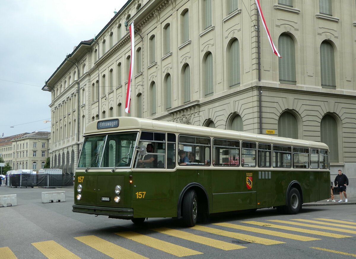 (253'287) - SVB Bern (Bernmobil historique) - Nr. 157/BE 113'157 - FBW/Gangloff am 1. August 2023 in Bern, Bundeshaus