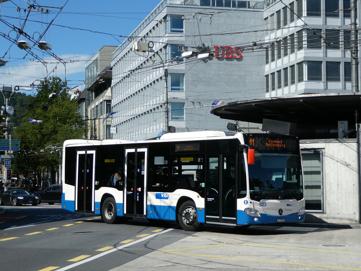 (253'314) - VBL Luzern - Nr. 623/LU 15'077 - Mercedes am 3. August 2023 beim Bahnhof Luzern 