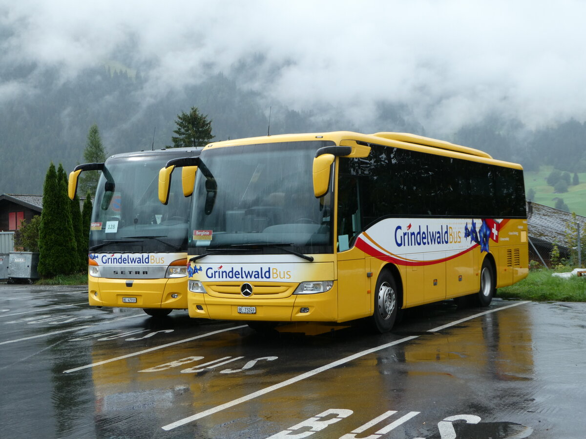 (253'392) - Grindelwaldbus, Grindelwald - Nr. 25/BE 73'249 - Mercedes am 5. August 2023 beim Bahnhof Grindelwald