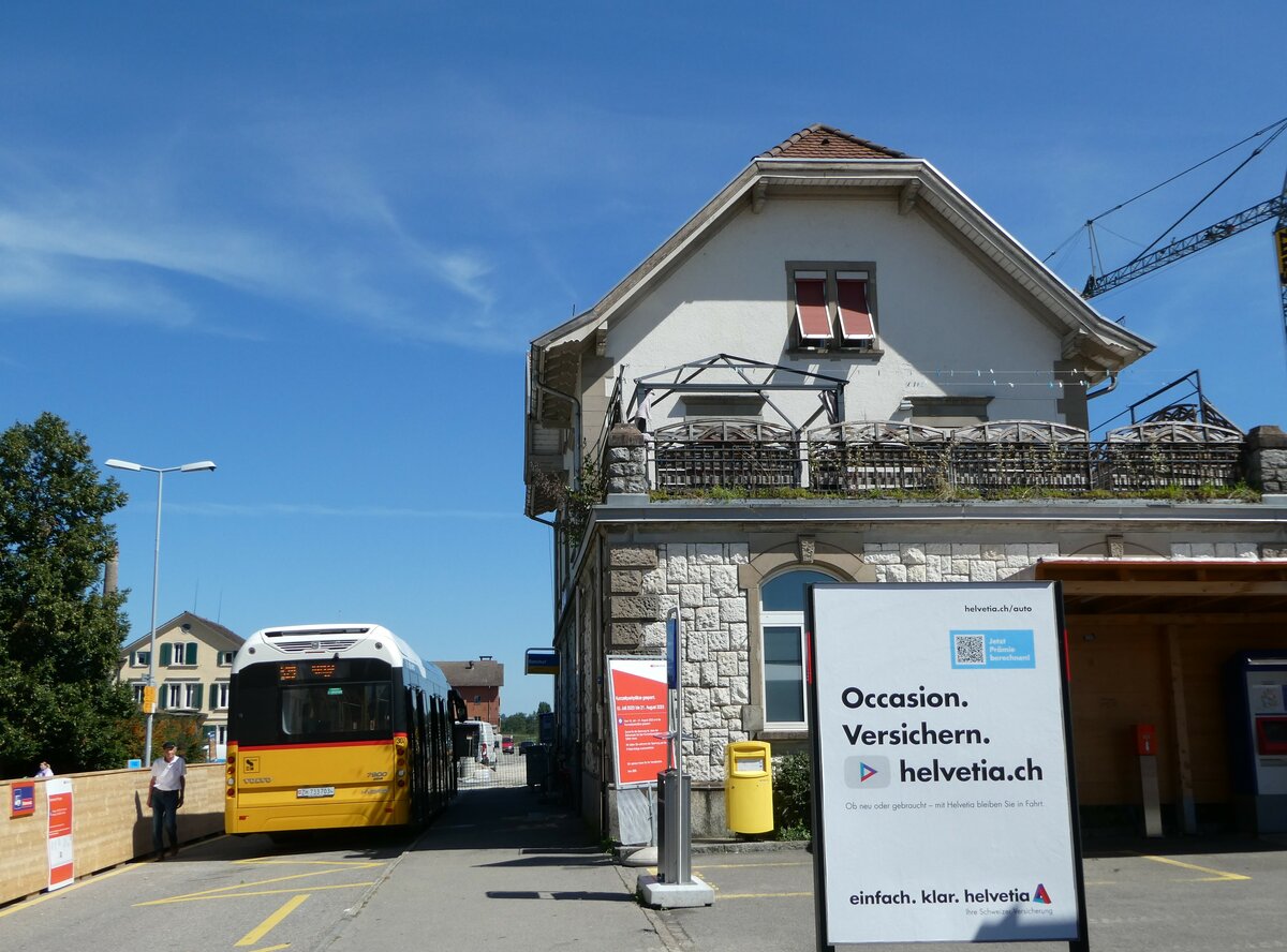 (253'637) - PostAuto Zrich - Nr. 307/ZH 733'703/PID 10'207 - Volvo am 11. August 2023 beim Bahnhof Pfungen