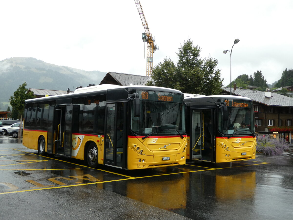 (254'258) - Kbli, Gstaad - BE 235'726/PID 10'535 - Volvo am 26. August 2023 beim Bahnhof Gstaad