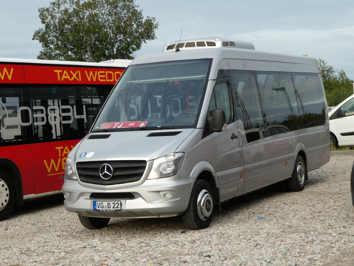 (254'399) - Unser Roter Bus, Knigsbrck - VG-B 22 - Mercedes am 30. August 2023 in Greifswald, City Automobile