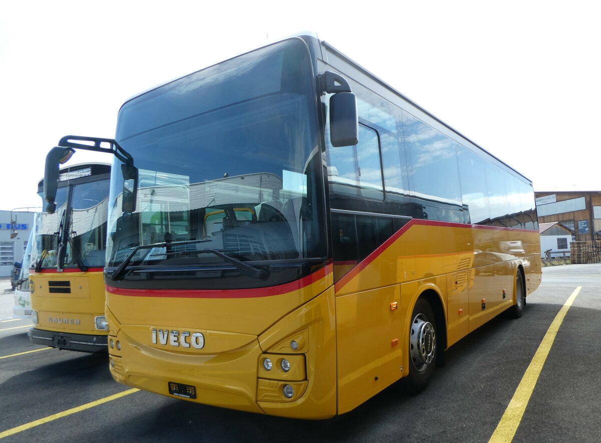 (255'214) - PostAuto Wallis - PID 11'949 - Iveco am 16. September 2023 in Kerzers, Interbus