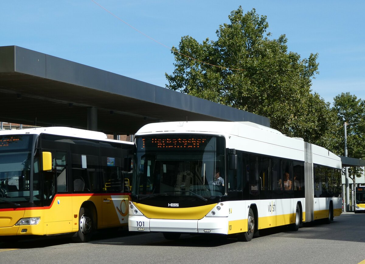 (255'277) - VBSH Schaffhausen - Nr. 101 - Hess/Hess Gelenktrolleybus am 17. September 2023 beim Bahnhof Schaffhausen