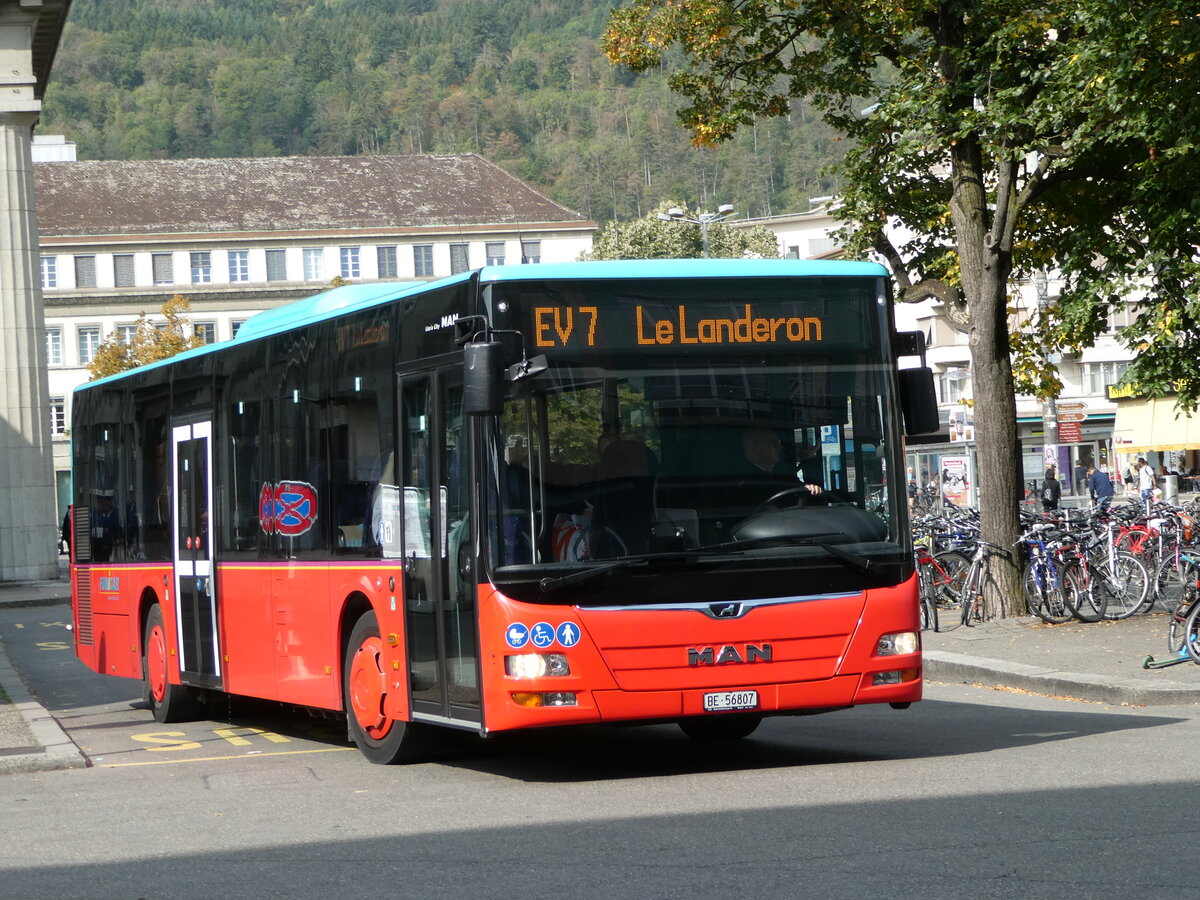 (255'756) - Funi-Car, Biel - Nr. 7/BE 56'807 - MAN am 30. September 2023 beim Bahnhof Biel