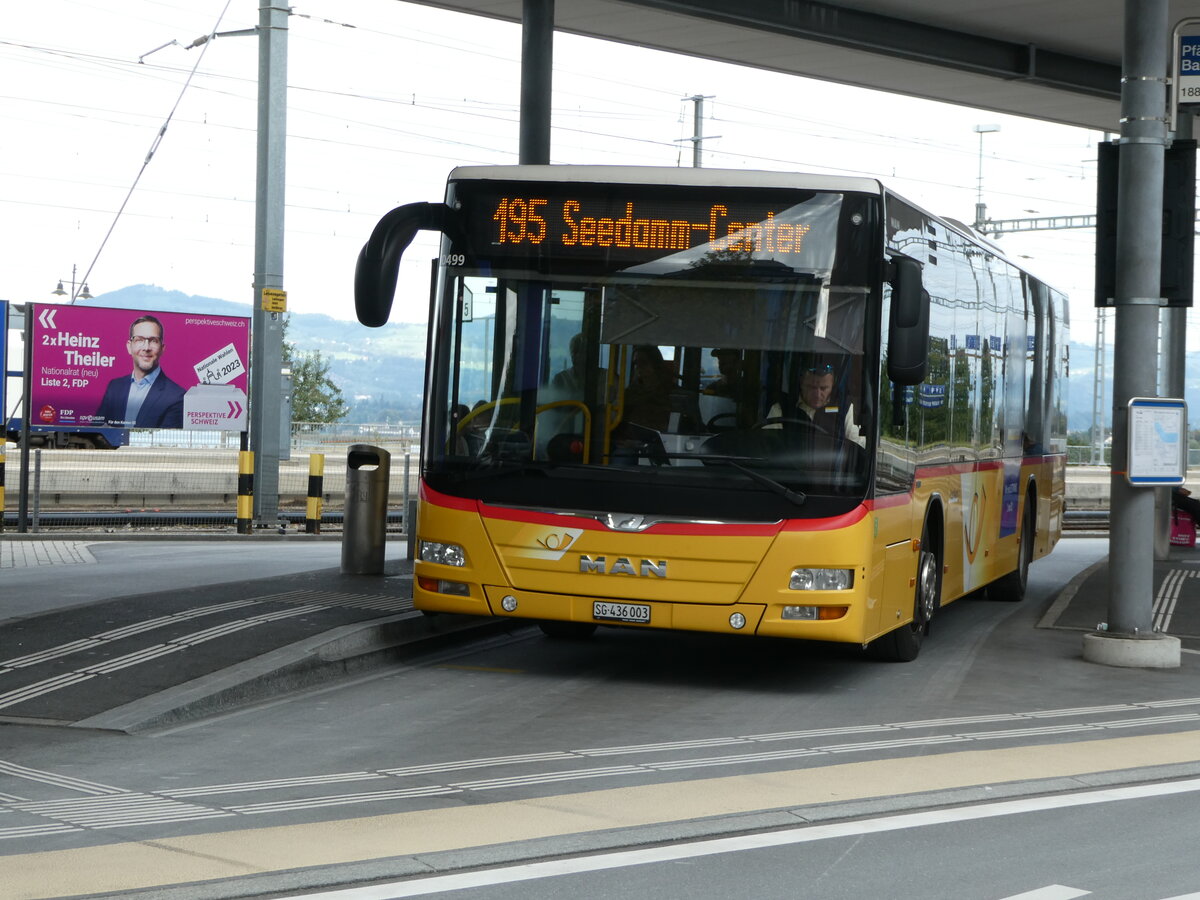 (255'975) - PostAuto Ostschweiz - SG 436'003/PID 10'499 - MAN am 7. Oktober 2023 beim Bahnhof Pfffikon