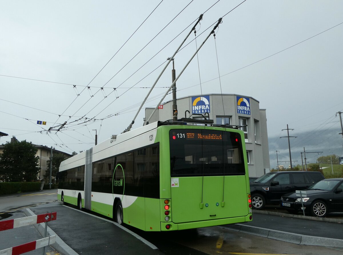 (256'178) - transN, La Chaux-de-Fonds - Nr. 131 - Hess/Hess Gelenktrolleybus (ex TN Neuchtel Nr. 131) am 19. Oktober 2023 beim Bahnhof Marin-pagnier