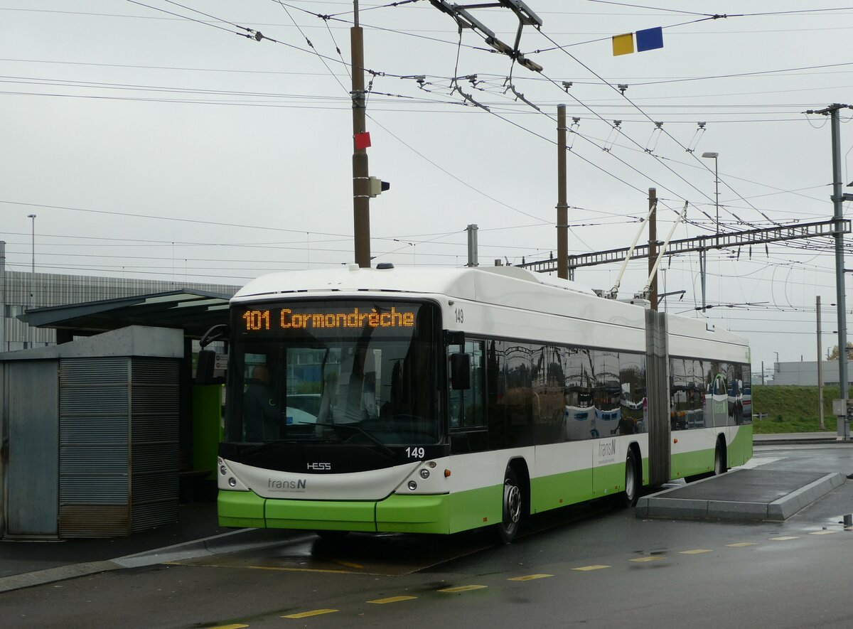 (256'195) - transN, La Chaux-de-Fonds - Nr. 149 - Hess/Hess Gelenktrolleybus (ex TN Neuchtel Nr. 149) am 19. Oktober 2023 beim Bahnhof Marin-pagnier