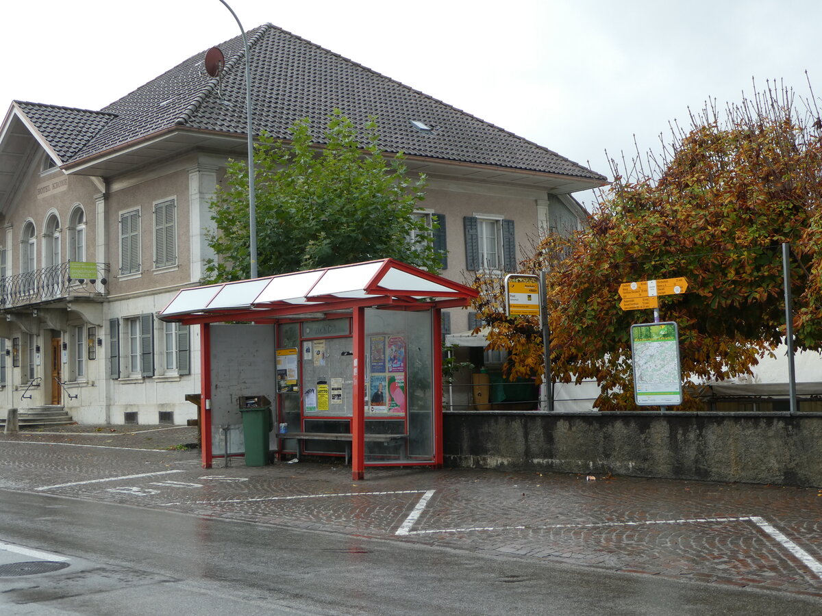 (256'395) - PostAuto/RBS-Haltestelle am 26. Oktober 2023 in Schnottwil, Post