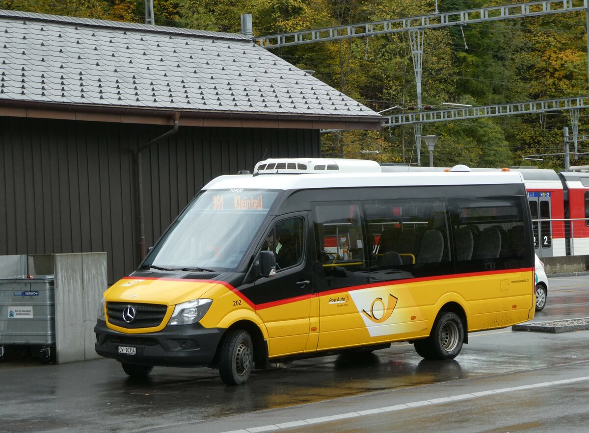 (256'845) - PostAuto Zentralschweiz - Nr. 202/OW 10'314/PID 10'400 - Mercedes (ex Nr. 8; ex Dillier, Sarnen Nr. 8) am 10. November 2023 beim Bahnhof Giswil