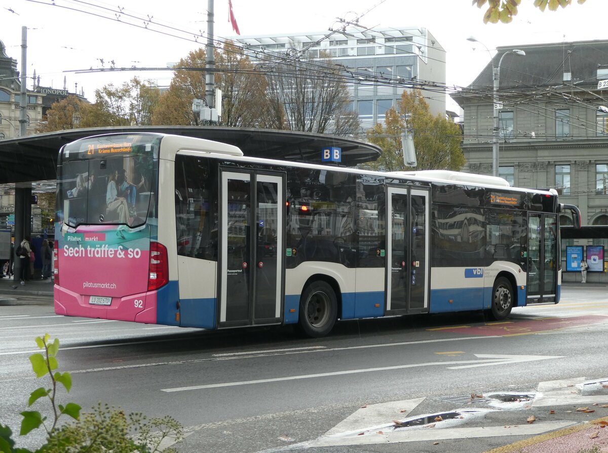 (256'865) - VBL Luzern - Nr. 92/LU 202'670 - Mercedes am 10. November 2023 beim Bahnhof Luzern