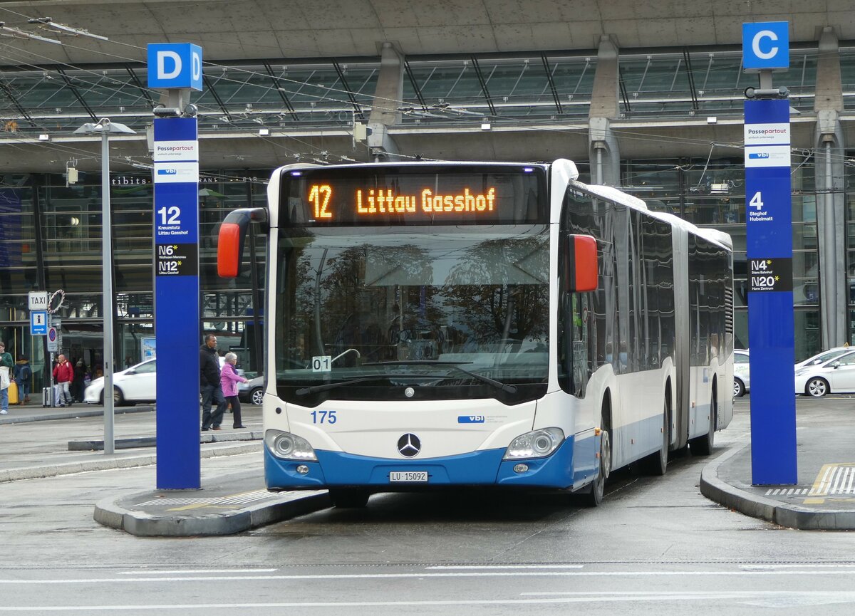 (256'871) - VBL Luzern - Nr. 175/LU 15'092 - Mercedes am 10. November 2023 beim Bahnhof Luzern