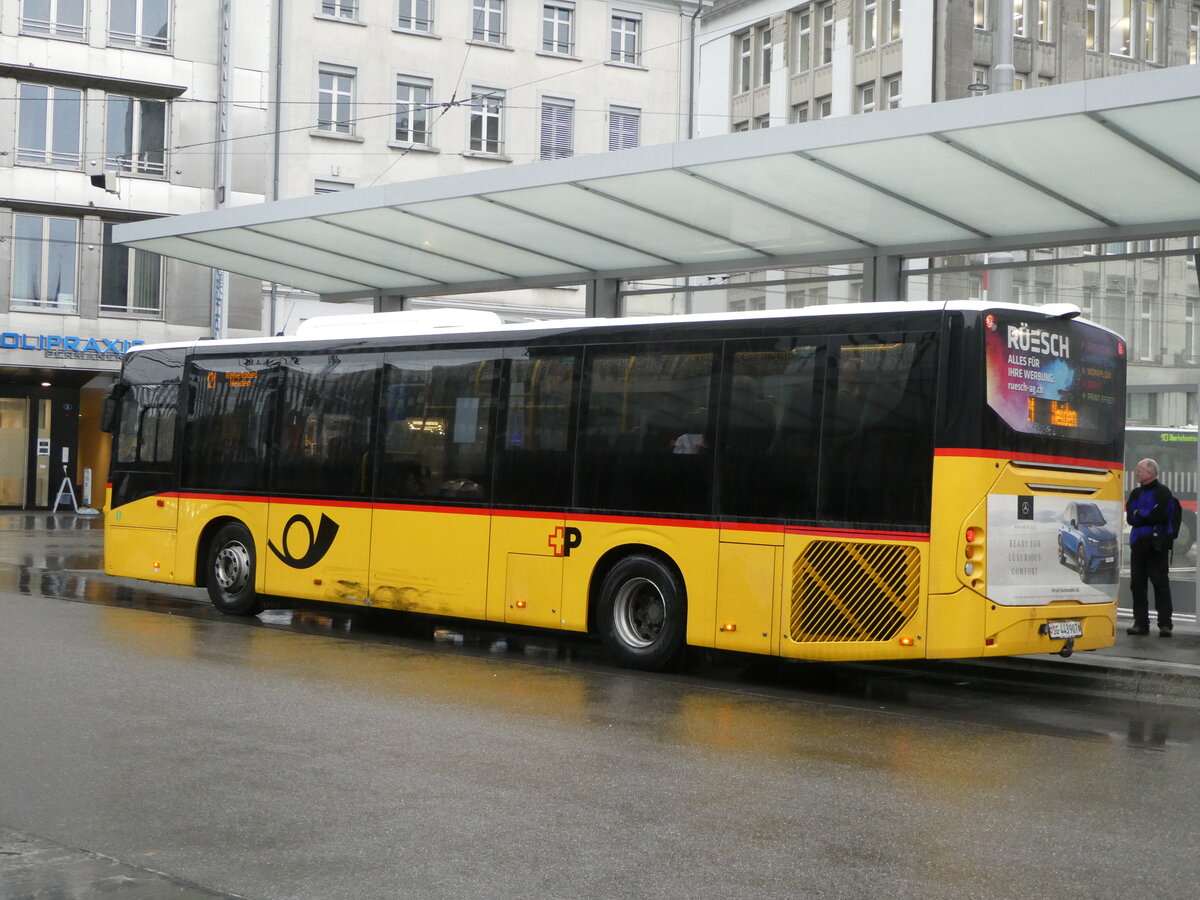 (257'276) - PostAuto Ostschweiz - SG 443'907/PID 10'725 - Volvo am 28. November 2023 beim Bahnhof St. Gallen