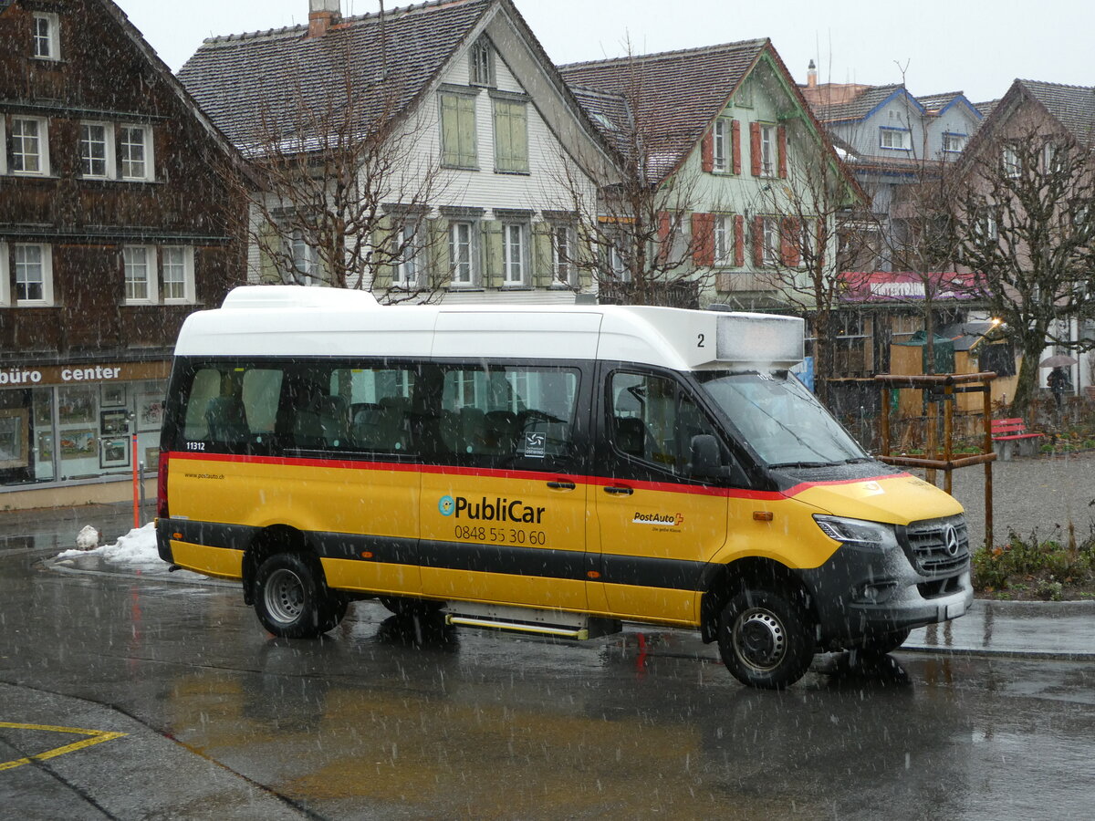 (257'290) - PostAuto Ostschweiz - AI 14'975/PID 11'312 - Mercedes am 28. November 2023 beim Bahnhof Appenzell