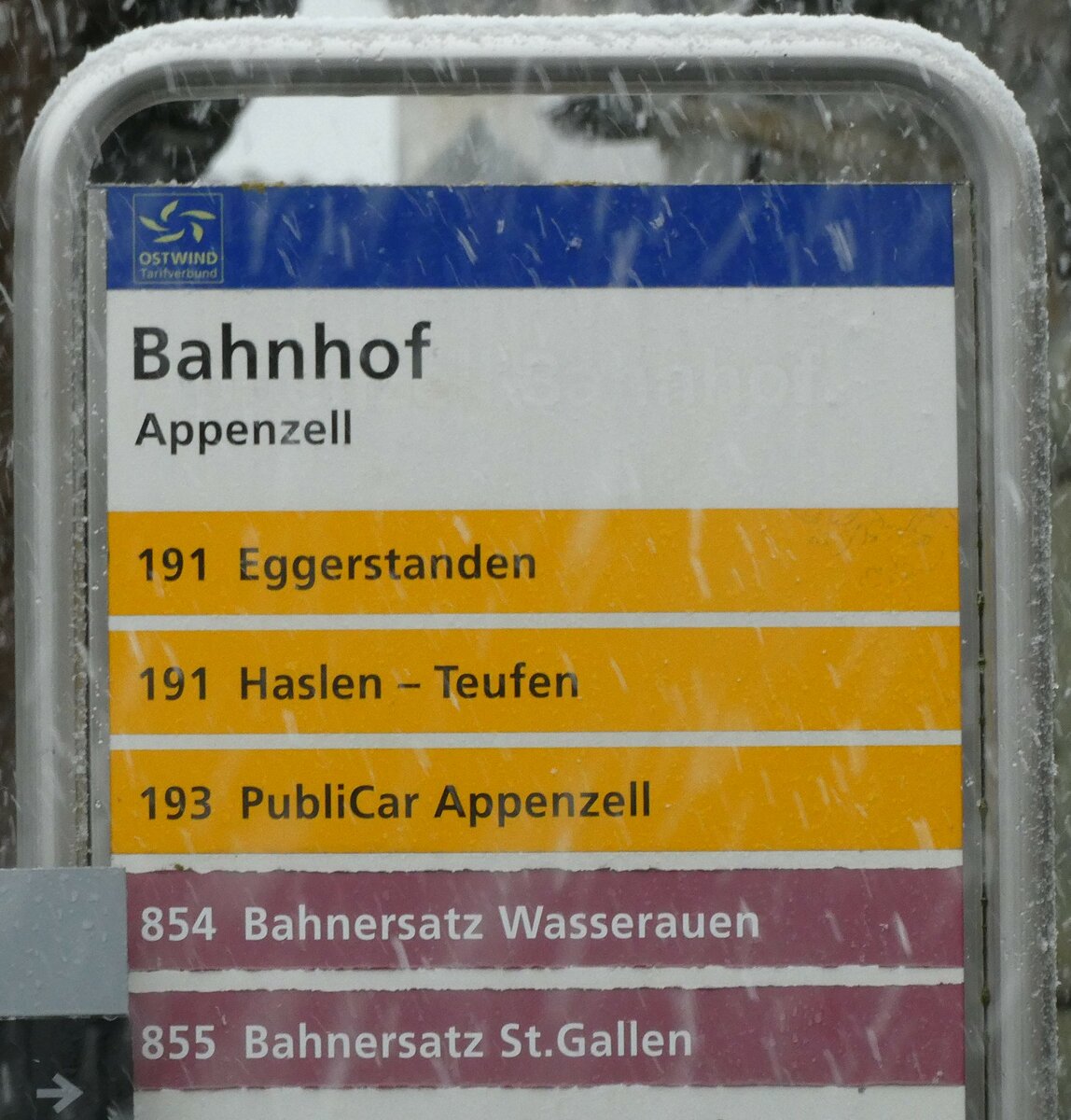 (257'298) - PostAuto-Haltestellenschild - Appenzell, Bahnhof - am 28. November 2023