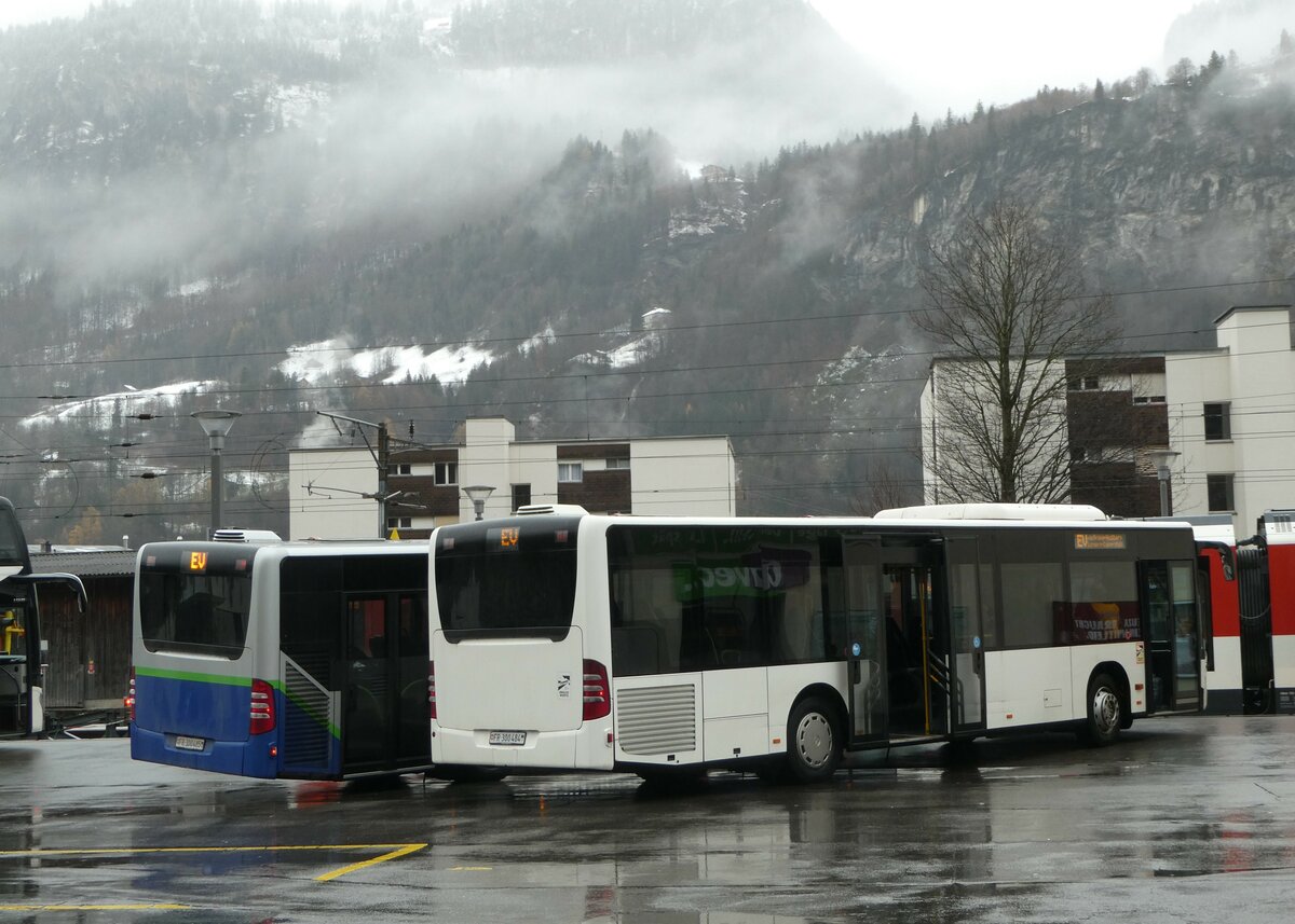 (257'329) - Intertours, Domdidier - Nr. 484/FR 300'484 - Mercedes (ex PostAuto Bern Nr. 1/PID 4561; ex Klopfstein, Laupen Nr. 1) am 1. Dezember 2023 beim Bahnhof Meiringen