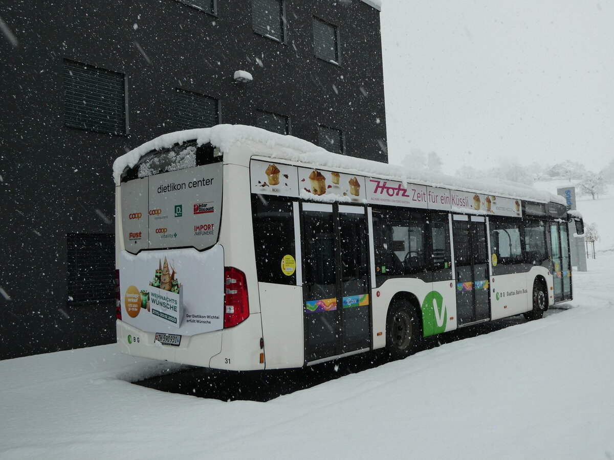 (257'365) - Maag, Kloten - Nr. 31/ZH 590'931 - Mercedes am 2. Dezember 2023 in Winterthur, Daimler Buses