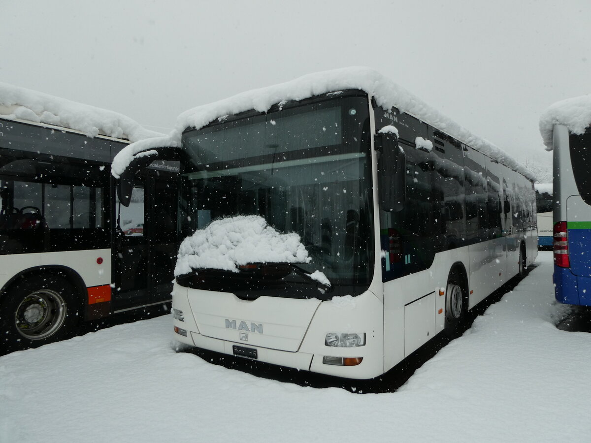 (257'369) - Maag, Kloten - Nr. 42 - MAN am 2. Dezember 2023 in Winterthur, Daimler Buses