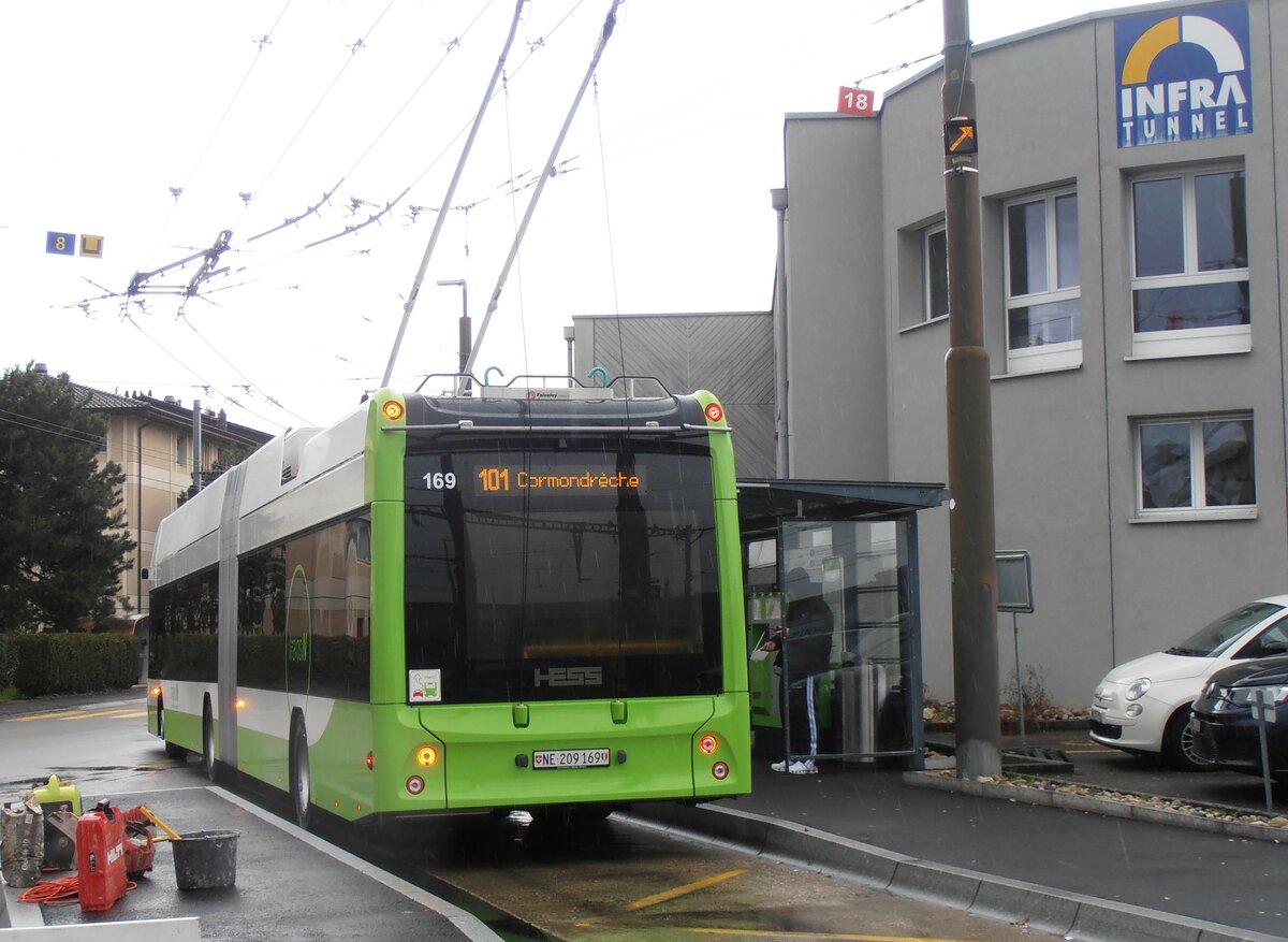 (257'577) - transN, La Chaux-de-Fonds - Nr. 169/NE 209'169 - Hess/Hess Gelenktrolleybus am 11. Dezember 2023 beim Bahnhof Marin-pagnier