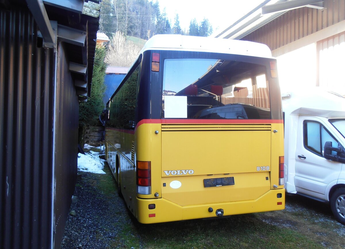 (257'926) - Kbli, Gstaad - PID 1862 - Volvo (ex Nr. 0) am 25. Dezember 2023 in Gstaad, Garage