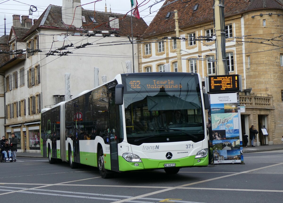 (258'928) - transN, La Chaux-de-Fonds - Nr. 371/NE 146'371 - Mercedes am 26. Januar 2024 in Neuchtel, Place Pury