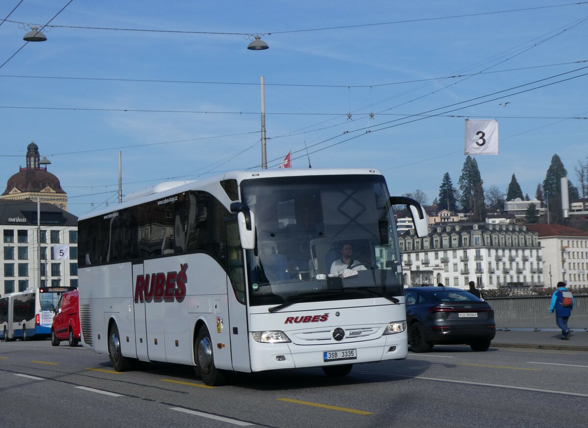 (259'153) - Aus Tschechien: Rubes, Risuty - 3SB 3335 - Mercedes am 6. Februar 2024 in Luzern, Bahnhofbrcke