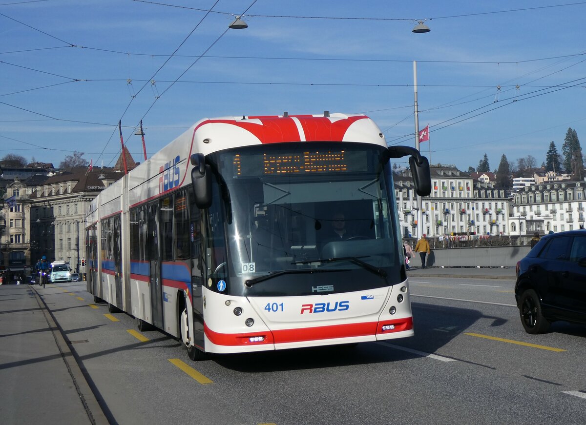 (259'163) - VBL Luzern - Nr. 401 - Hess/Hess Doppelgelenktrolleybus am 6. Februar 2024 in Luzern, Bahnhofbrcke