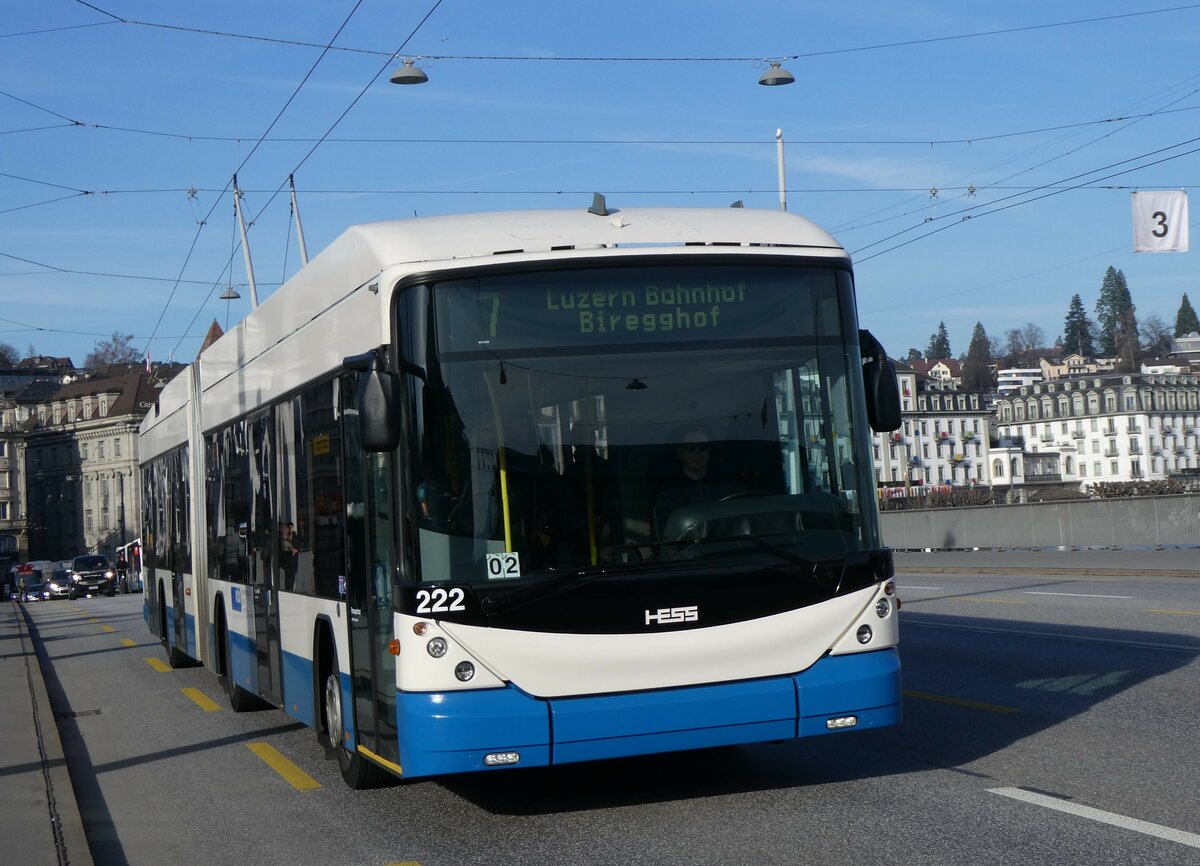 (259'191) - VBL Luzern - Nr. 222 - Hess/Hess Gelenktrolleybus am 6. Februar 2024 in Luzern, Bahnhofbrcke