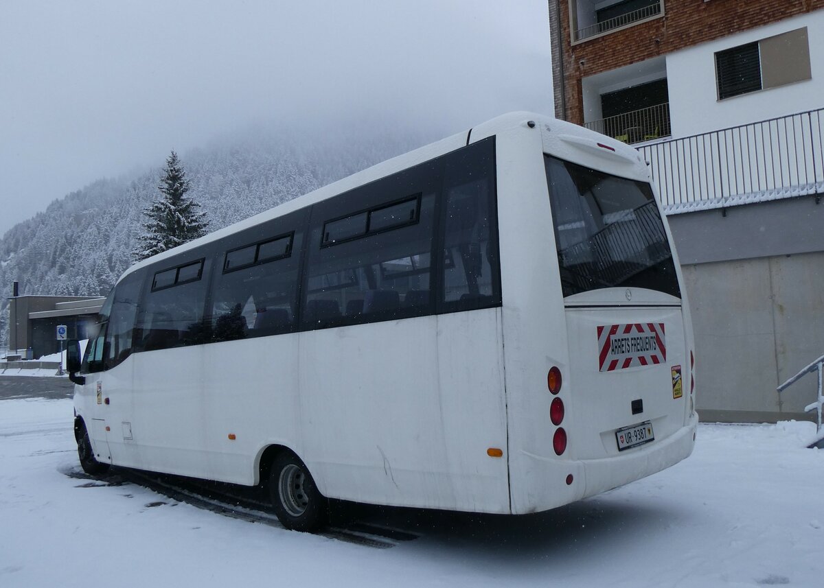 (259'536) - Krone Management, Sarnen - UR 9387 - Irisbus/Indcar am 23. Februar 2024 in Andermatt, Bahnhofplatz
