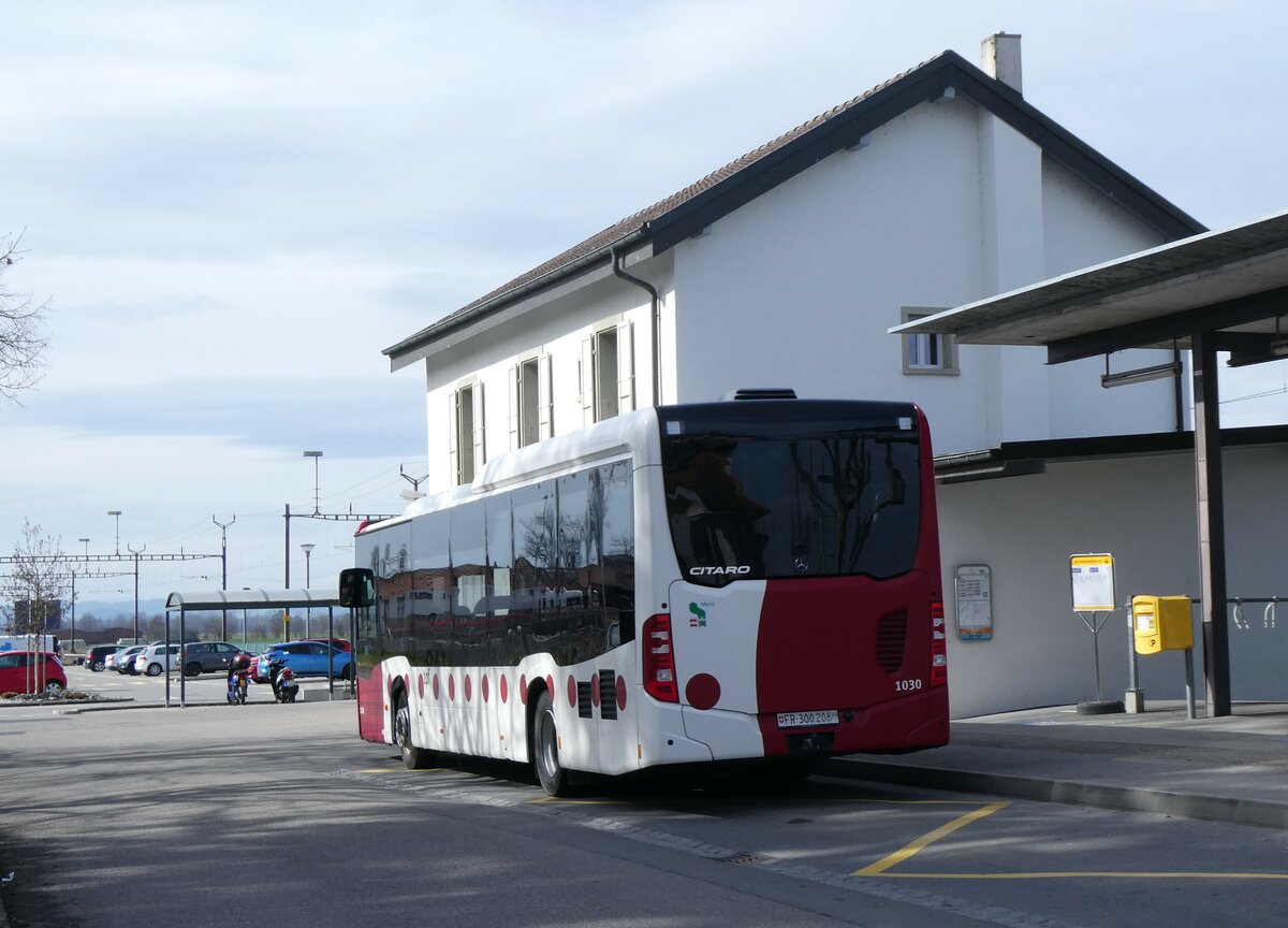 (259'884) - TPF Fribourg - Nr. 1030/FR 300'208 - Mercedes am 2. Mrz 2024 beim Bahnhof Domdidier