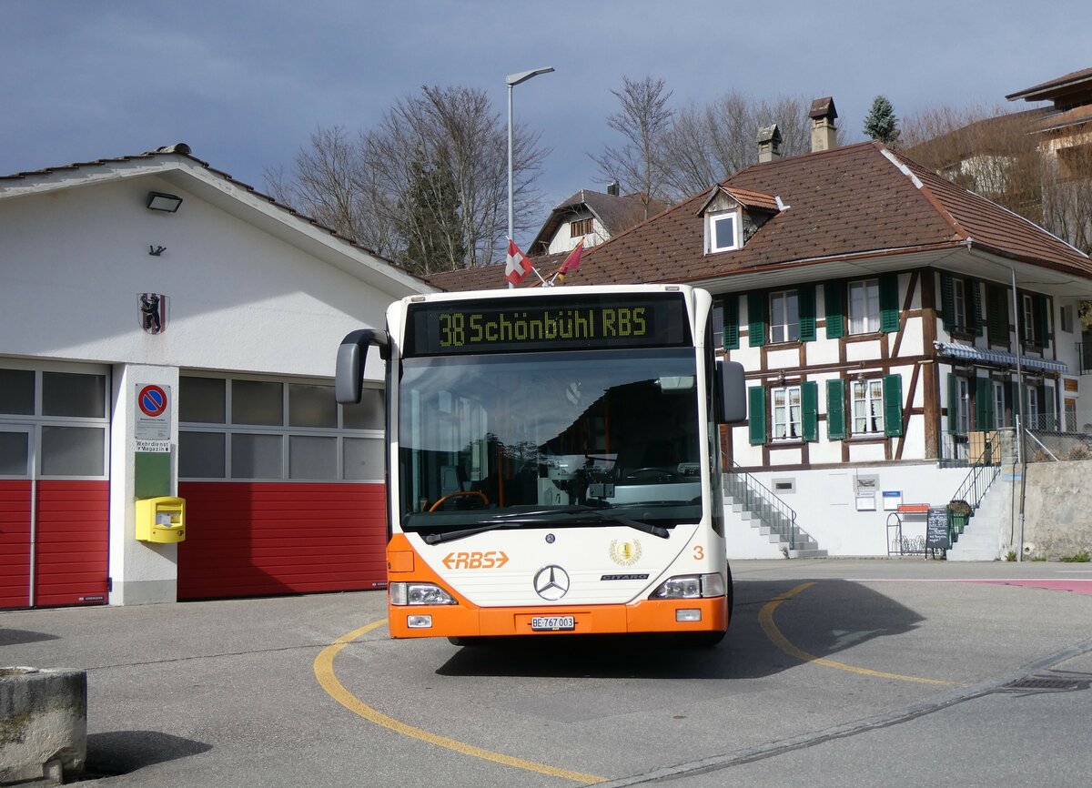 (260'008) - RBS Worblaufen - Nr. 3/BE 767'003 - Mercedes am 3. Mrz 2024 in Briswil, Brunnen