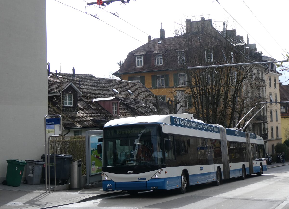 (260'155) - VBZ Zrich - Nr. 69 - Hess/Hess Doppelgelenktrolleybus am 4. Mrz 2024 in Zrich, Klusplatz