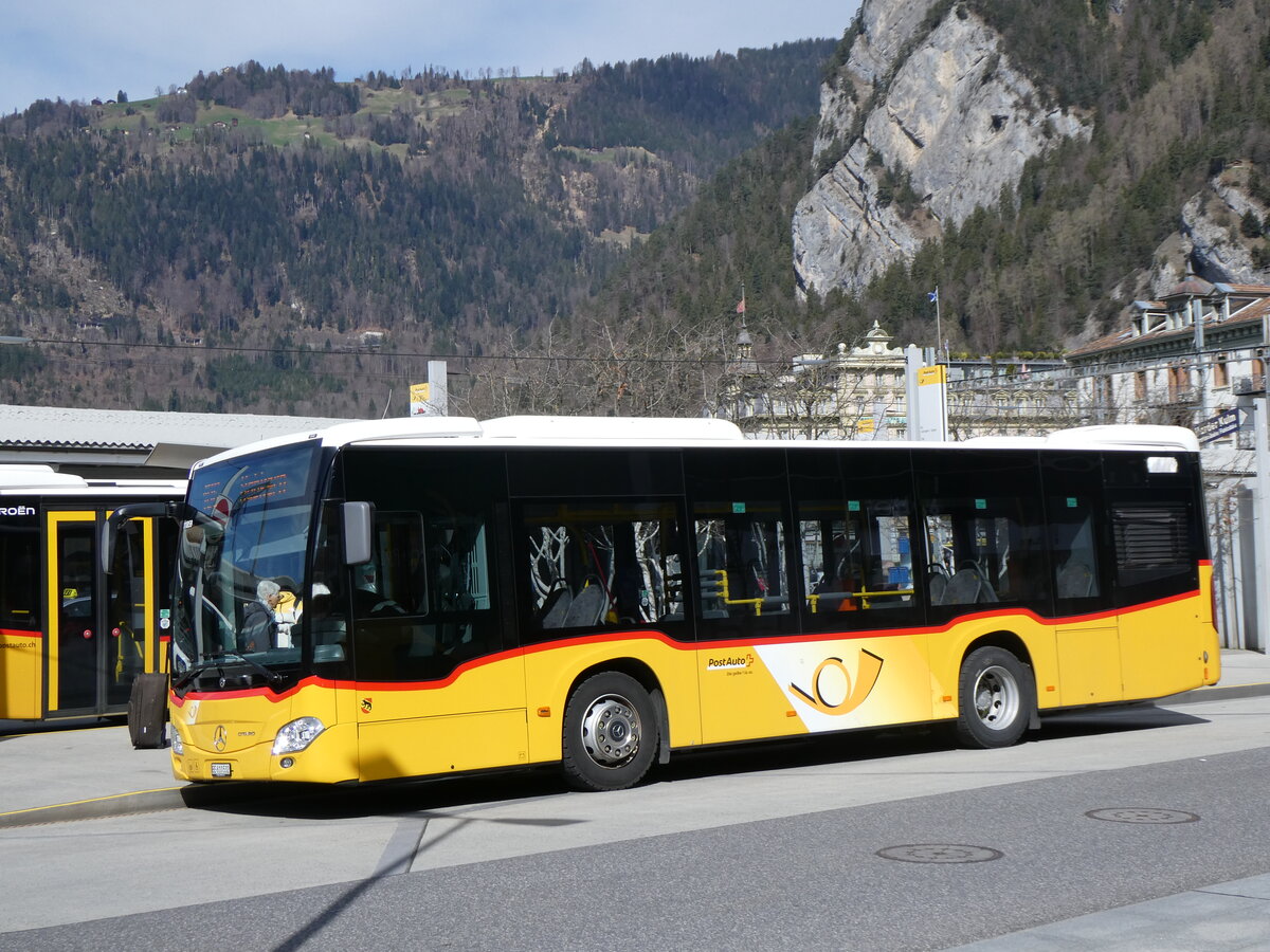 (260'690) - PostAuto Bern - BE 610'532/PID 11'859 - Mercedes (ex BE 610'544) am 26. Mrz 2024 beim Bahnhof Interlaken West