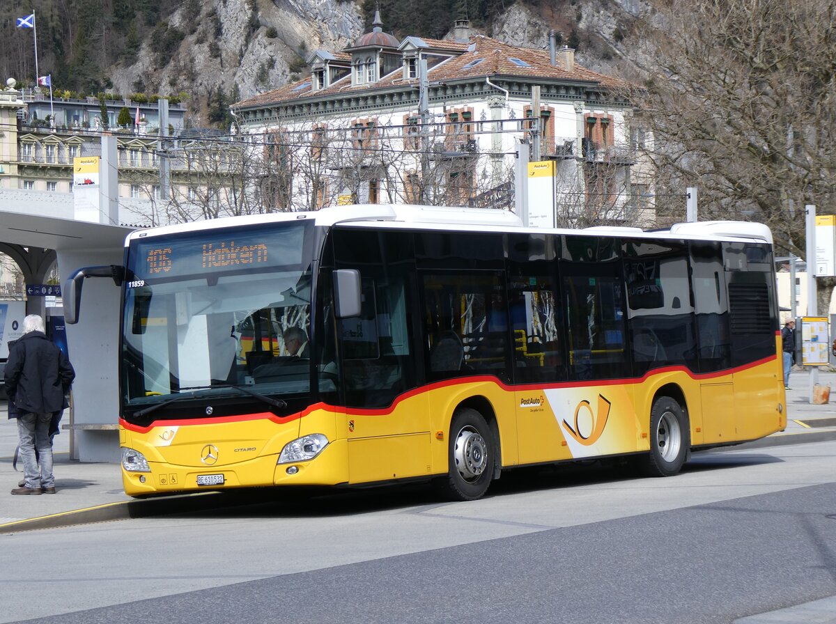 (260'695) - PostAuto Bern - BE 610'532/PID 11'859 - Mercedes (ex BE 610'544) am 26. Mrz 2024 beim Bahnhof Interlaken West