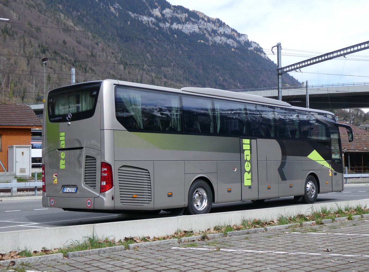 (260'704) - Aus Italien: Reali, Alatri - Nr. 46/FR-475 FN - Mercedes am 26. Mrz 2024 beim Bahnhof Interlaken Ost