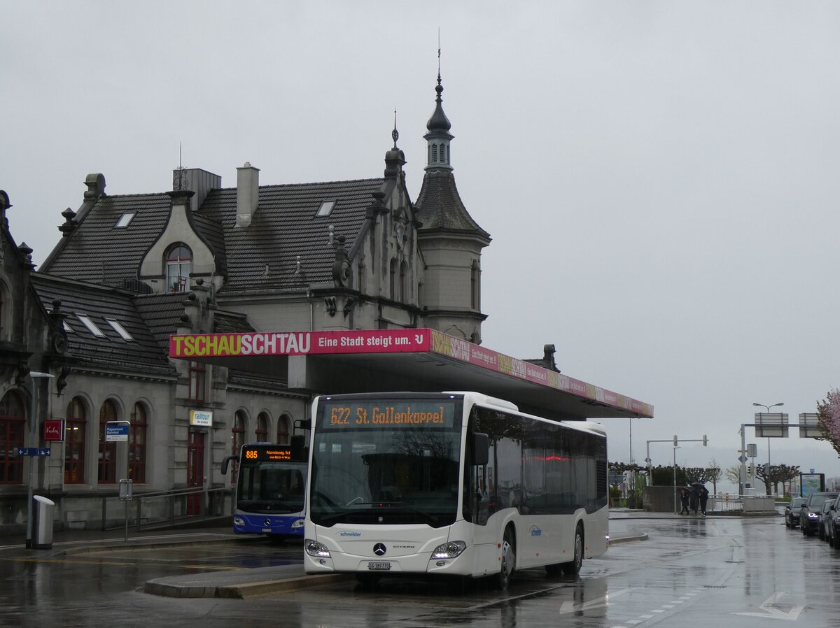 (260'878) - Schneider, Ermenswil - Nr. 2/SG 189'770 - Mercedes am 1. April 2024 beim Bahnhof Rapperswil