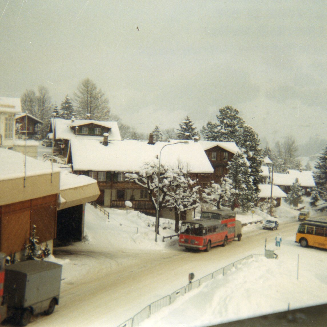(7-03) - Aus dem Archiv: AFA Adelboden - Nr. 7/BE 26'707 - FBW/Vetter-R&J Anderthalbdecker im Februar 1988 in Adelboden, Landstrasse