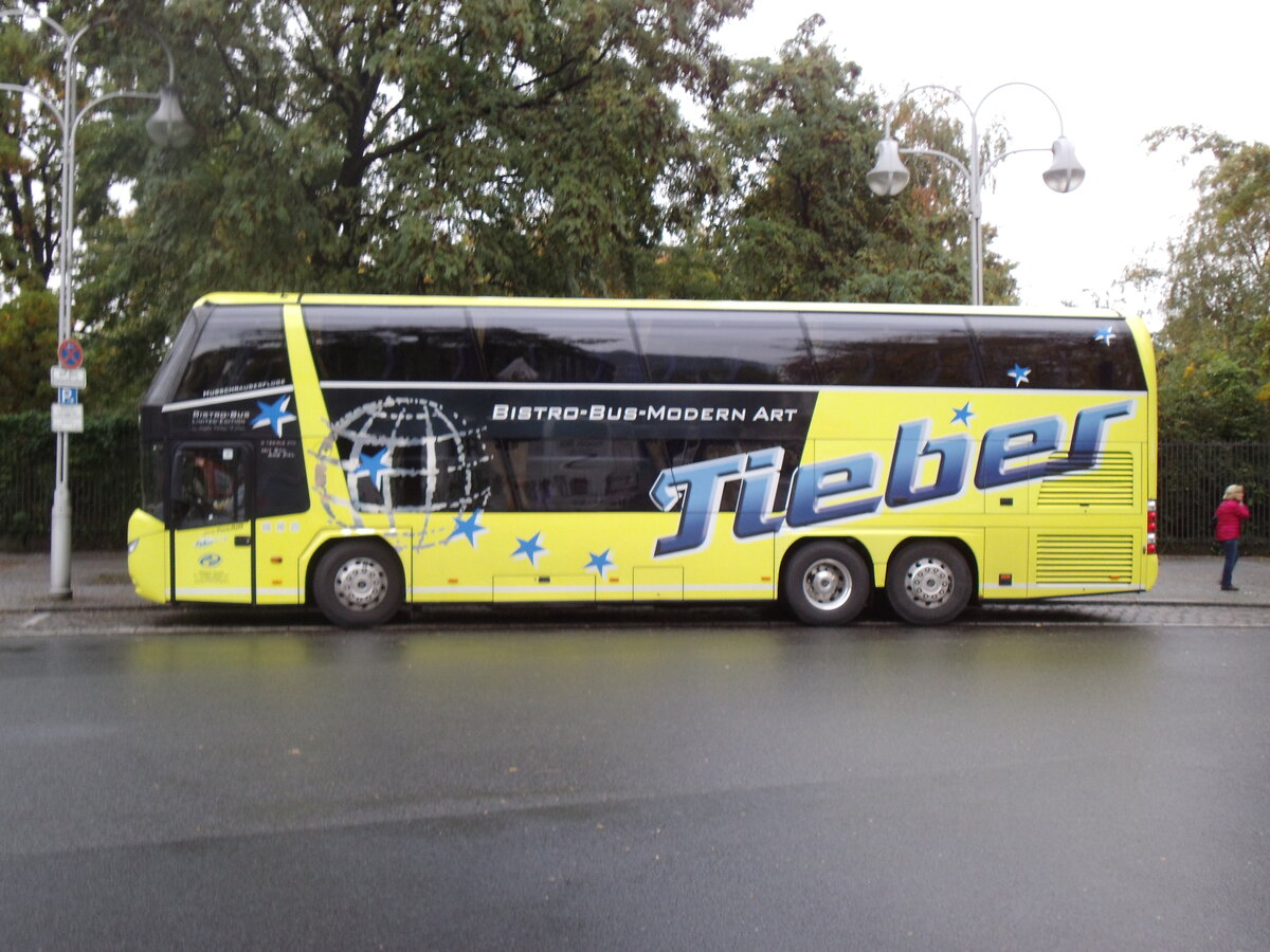 Aus Pesterreich: Tieber, Judenburg - Neoplan Skyliner am 16. Oktober 2015 in Mnchen (Aufnahme: Martin Beyer)