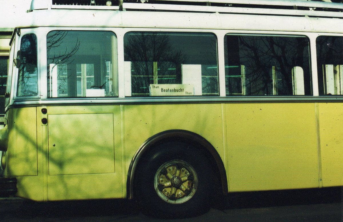 (D 004) - Aus dem Archiv: STI Thun - Nr. 7 - Berna/Gangloff Trolleybus im Jahr 1982 bei der Schifflndte Thun