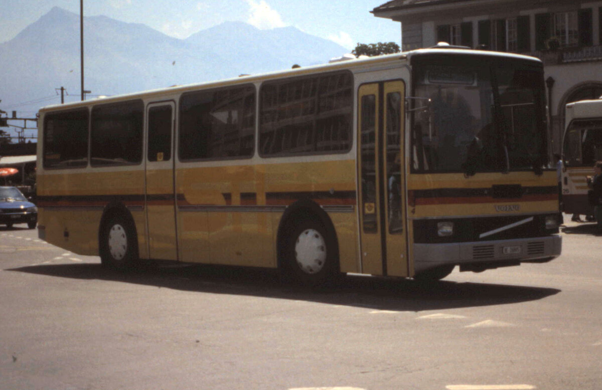 (MB-012) - Aus dem Archiv: STI Thun - Nr. 4/BE 26'805 - Volvo/Lauber (ex TSG Blumenstein Nr. 5) um 2002 beim Bahnhof Thun