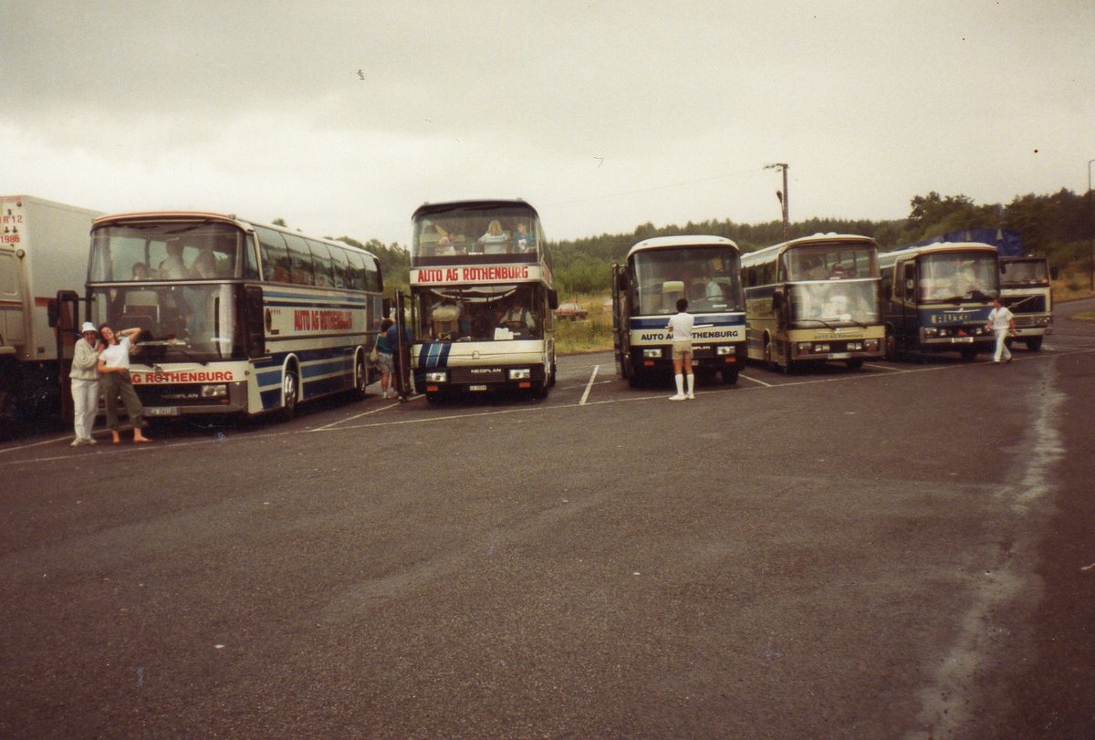 (MD071) - Aus dem Archiv: AAGR Rothenburg - 5 Neoplan Reisebusse im Oktober 1986