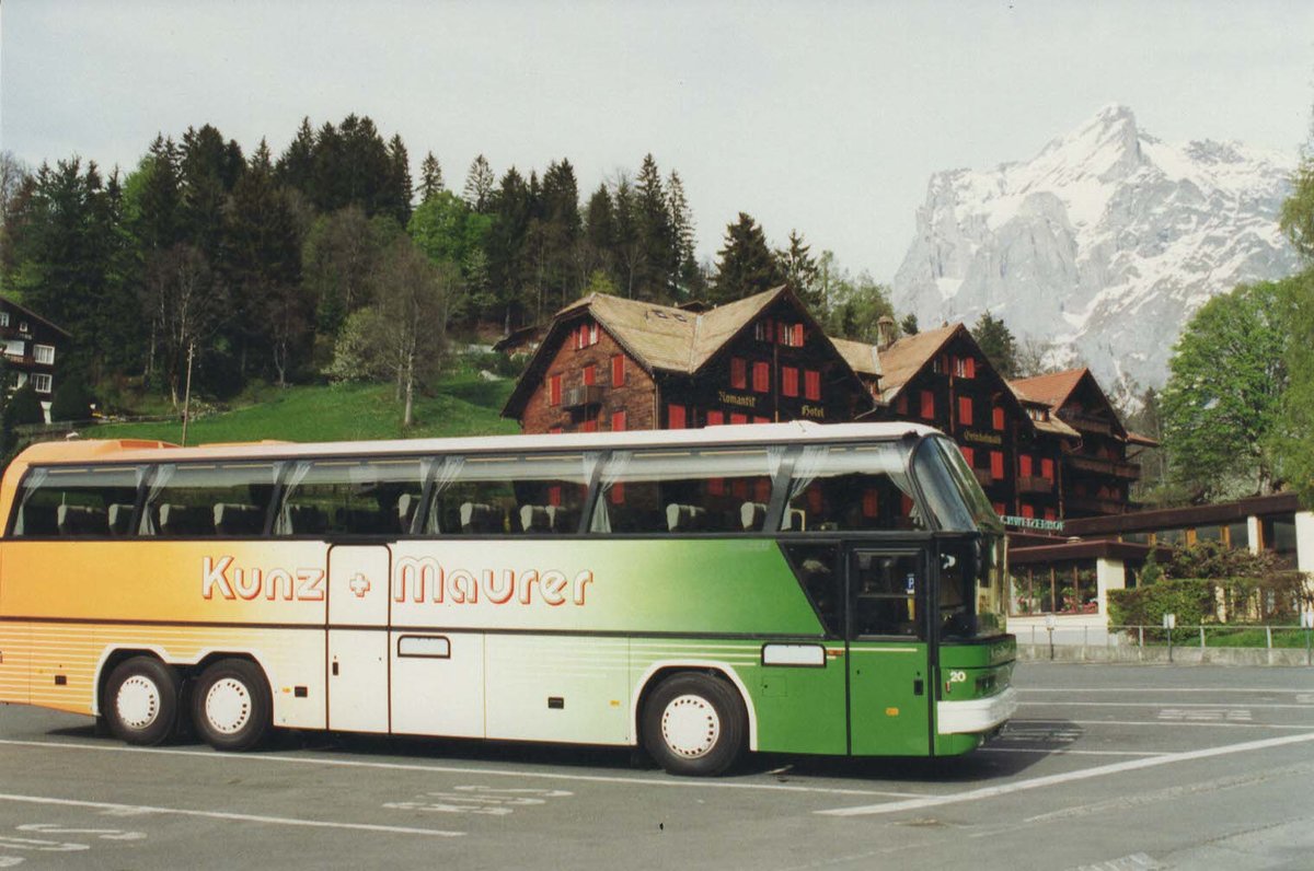 (MD140) - Aus dem Archiv: Kunz+Maurer, Burgistein - Nr. 20/BE 477'720 - Neoplan im Juni 1992 in Grindelwald, Hotel Schweizerhof