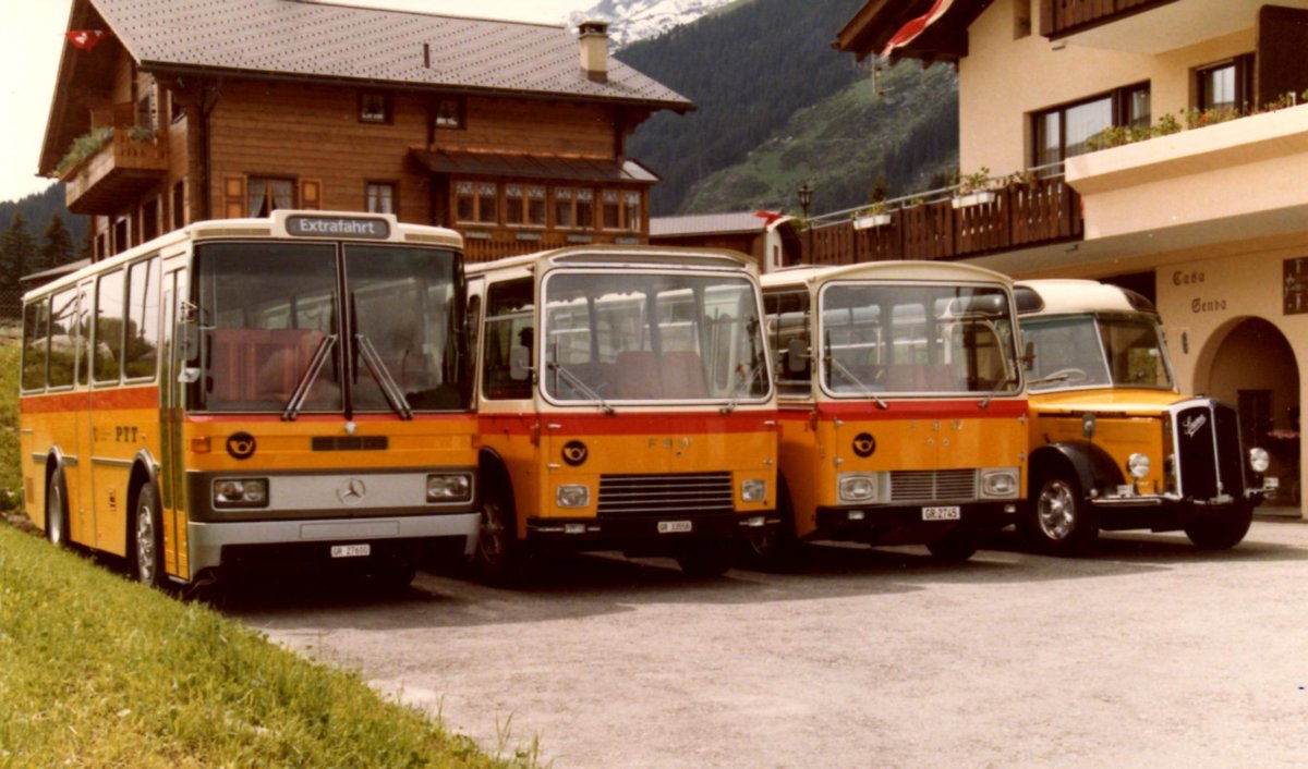(MD307) - Aus dem Archiv: Bearth, Brigels - Nr. 3/GR 27'600 - Mercedes/Lauber + Nr. 4/GR 33'558 - FBW/Gangloff (ex P 24'176) + Nr. 2/GR 2745 - FBW/Tscher + Nr. 1 - Saurer/Krapf (ex P 22'060; ex Tscharner, Thusis) im Jahr 1984 in Brigels