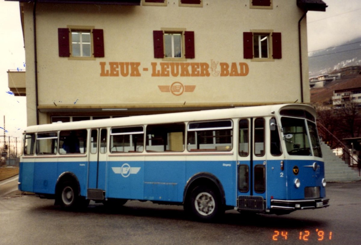 (MD436) - LLB Susten - Nr. 2/VS 38'002 - Saurer/Tscher am 24. Dezember 1991 in Leuk, Garage