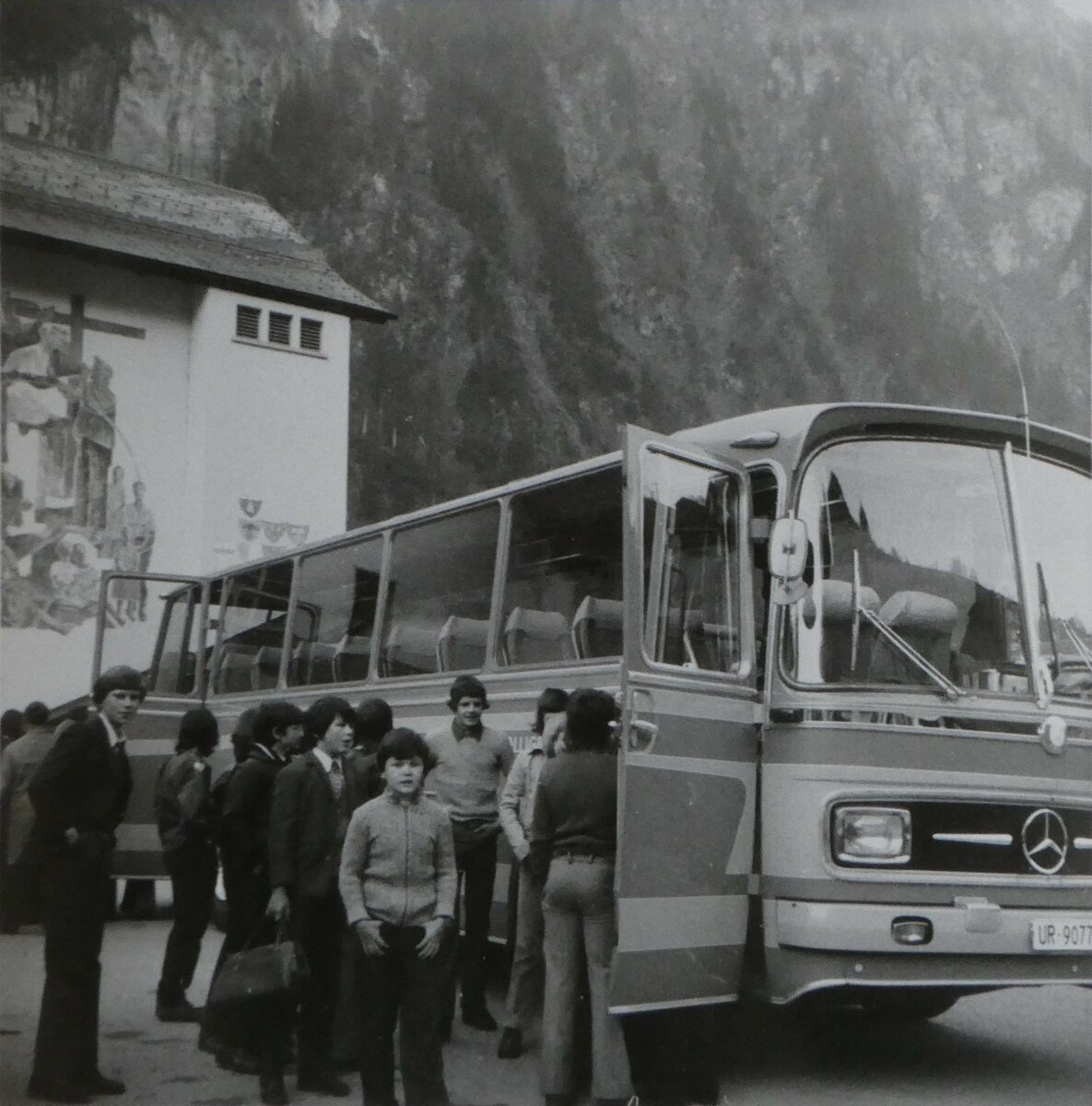 (MD498) - Aus dem Archiv: Bolliger, Unterschchen - UR 9077 - Mercedes um 1975
