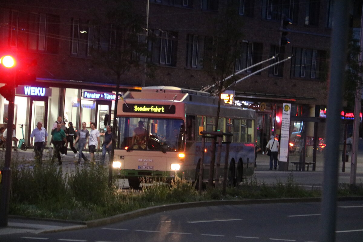 SWS Solingen - Nr. 42/SG-SW 242 - MAN/Grf&Stift Trolleybus am 18. Juni 2022 in Solingen (Aufnahme: Martin Beyer)