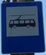 gabrovo-4/749863/207153---trolleybus-haltestellenschild-am-4-juli (207'153) - Trolleybus-Haltestellenschild am 4. Juli 2019 in Gabrovo